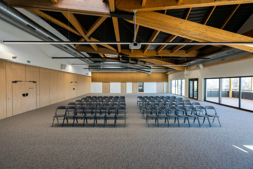 Salle de conférence modulable pouvant s'adapter à vos congrès et séminaires